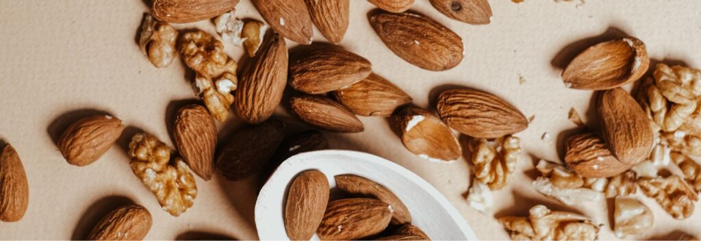 Raw nuts (almonds, pistachios, cashews) 