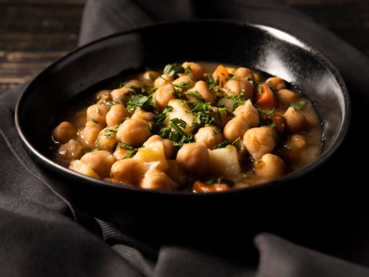 Wholesome Chickpea Curry with Spinach & Rice: Perfect for Healthy Dinners